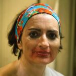 Silvia Abril Instagram – Desmuntant renné, georgette, brigitte, marie laure…aquesta nit ha estat la darrera funció d’un espectacle molt bonic q m’ha regalat un personatge preciós , amb mil noms, lluminòs, excèntric, amorós, alegre i un munt d’adjectius més. Gràcies a la@família q hem format al @teatrepoliorama , gràcies al @parcomir , a @vaniaproduccions , a @cramtalent , a l’ @estelsole , a la @luaamat , al @jansubirats , al lluís villanueva, a la mariana, a l’eli, a la minerva, a la @martatomasaoficial al sergio, a l’òscar, a la mariaarmengol, al @jofrebardagi , al marçal , a l’ @lacapell a tots els espectadors q heu vingut cada nit, heu comprat la vostra entrada i heu rigut i plorat amb aquesta història tan bonistre ( bonica   triste ). El teatre és l’úter i jo avui em desmaquillo per darrera vegada per sortir de l’úter un cop més. G R À C I E S. ❤️

Desmontando a renné, georgette, briggitte, marie laure, esta noche ha sido la última función de un espectáculo precioso q me ha regalado un peraonaje con mil nombres, luminoso, excéntrico, amoroso y un montón de adjetivos más. Gracias a la familia del @teatrepoliorama , gracias a @parcomir , a @vaniaproduccions , a @cramtalent , a @luaamat , a lluís villanueva, a la mariona, a la @martatomasaoficial ,a sergio, a @jansubirats , a @jofrebardagi , a marçal, a toñi, a minerva, a eli, a @lacapell , a maría armengol, a @estelsole …