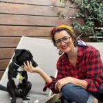 Silvia Abril Instagram - Va a hacer 6 meses que adoptamos a Balú, desde que llegó se ha convertido en una parte fundamental de nuestra familia. 👨‍👩‍👧🖤🐕 Él ya sabe lo que hay anotado en mi libreta, a vosotros aún os queda un poco para descubrir todo lo que se viene 🫣😍 Estad ATENTOS ! 👀