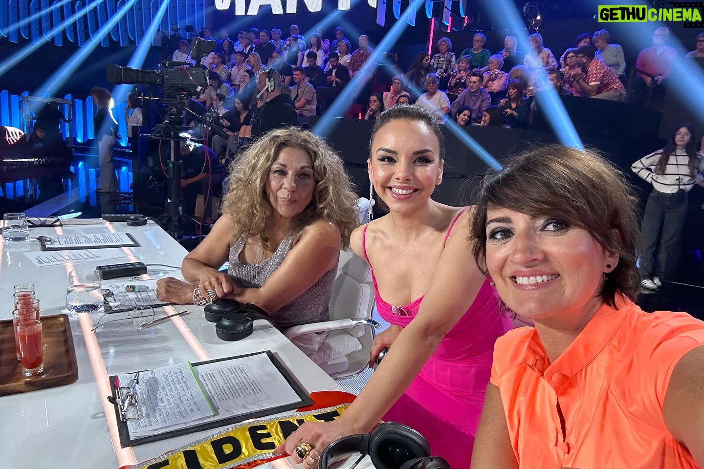Silvia Abril Instagram - Esta noche a las 22:00 estaré formando parte del jurado de @tucaramesuena en @antena3com ❤️😍 ¿Estáis preparados? Yo no paré de reírme y de caerme, espero haber estado a la altura de mi querido @angelllacer_oficial No os lo perdáis!! ✨