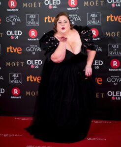 Silvia Abril Instagram - Estimada itziar…pensava q tot plegat era una broma, una fake new, una d’aquelles q maten de sobte a qualsevol per fer soroll i rebombori però aquest cop no ha estat així i estem tots en SHOCK. Ens has deixat de sobte, currant com no podia ser d’una altre manera i aquí ens quedem amb la teva força, la teva energia, el teu humor inesgotable i la pena de saber q t’hem perdut per sempre. Aquest capítol de la teva vida acaba per descomptat MASSA AVIAT🖤