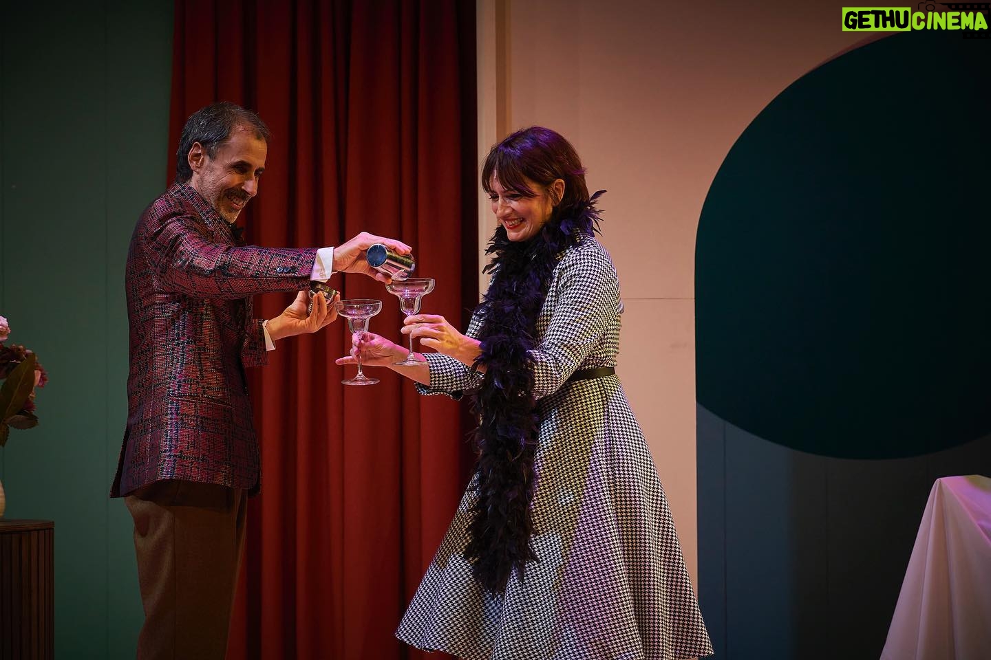Silvia Abril Instagram - Ja no cal que esperem Mr. Bojangles, perqué ja el tenim aquí! 🖤🖤🖤 Ayer fue una noche increíble, gracias a todos por apoyar el teatro, por acompañarme en este nuevo viaje. Estaremos de momento hasta el 28 marzo en @teatrepoliorama No os lo podéis perder!!! 😘😘