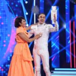 Silvia Abril Instagram - Esta noche a las 22:00 estaré formando parte del jurado de @tucaramesuena en @antena3com ❤️😍 ¿Estáis preparados? Yo no paré de reírme y de caerme, espero haber estado a la altura de mi querido @angelllacer_oficial No os lo perdáis!! ✨