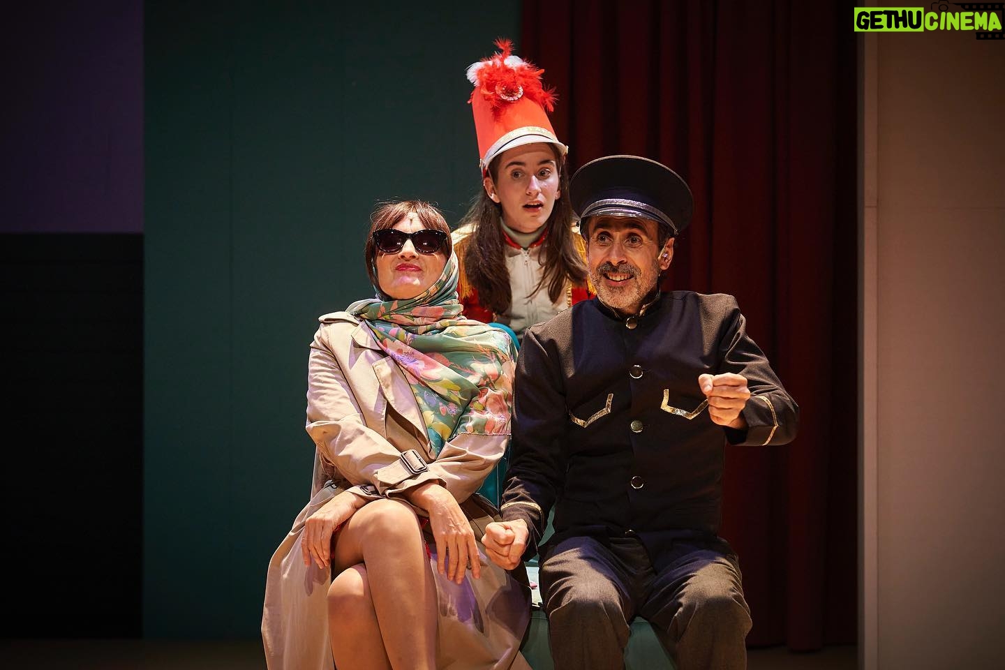 Silvia Abril Instagram - Ja no cal que esperem Mr. Bojangles, perqué ja el tenim aquí! 🖤🖤🖤 Ayer fue una noche increíble, gracias a todos por apoyar el teatro, por acompañarme en este nuevo viaje. Estaremos de momento hasta el 28 marzo en @teatrepoliorama No os lo podéis perder!!! 😘😘