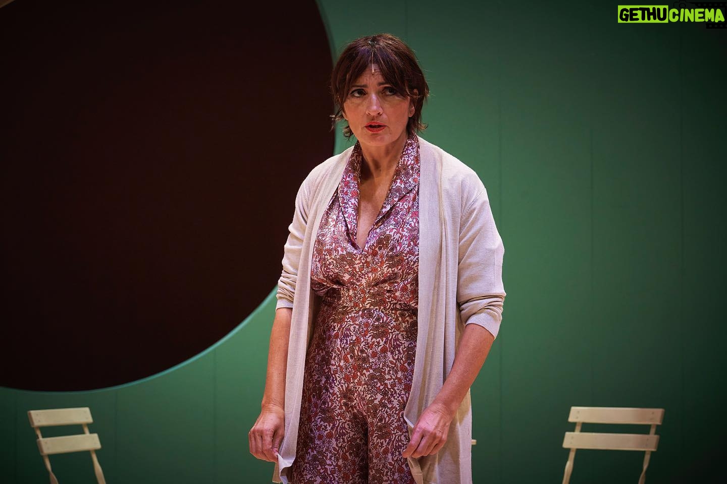 Silvia Abril Instagram - Ja no cal que esperem Mr. Bojangles, perqué ja el tenim aquí! 🖤🖤🖤 Ayer fue una noche increíble, gracias a todos por apoyar el teatro, por acompañarme en este nuevo viaje. Estaremos de momento hasta el 28 marzo en @teatrepoliorama No os lo podéis perder!!! 😘😘