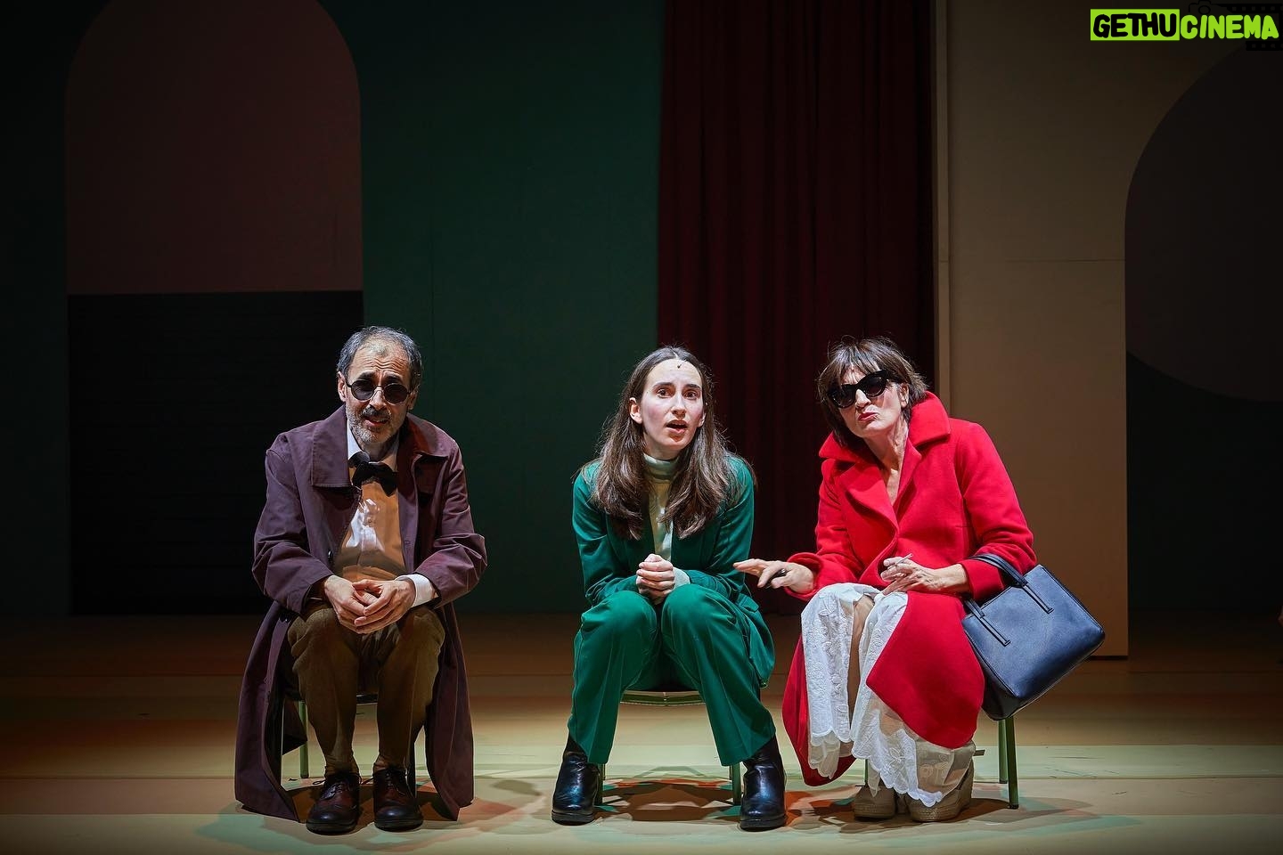 Silvia Abril Instagram - Ja no cal que esperem Mr. Bojangles, perqué ja el tenim aquí! 🖤🖤🖤 Ayer fue una noche increíble, gracias a todos por apoyar el teatro, por acompañarme en este nuevo viaje. Estaremos de momento hasta el 28 marzo en @teatrepoliorama No os lo podéis perder!!! 😘😘