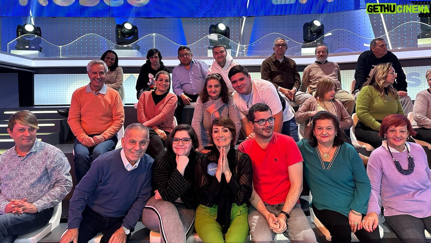 Silvia Abril Instagram - Aquí va un recopilatorio de mi paso en @pasapalabra 💙🥰🥰 No me lo pude pasar mejor, un equipo maravilloso, gracias por la experiencia @robertolealg ¿ cuándo vuelvo? La próxima me toca el rosco 😂😂😂