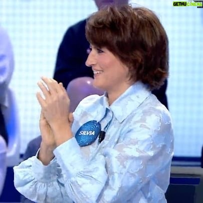Silvia Abril Instagram - Aquí va un recopilatorio de mi paso en @pasapalabra 💙🥰🥰 No me lo pude pasar mejor, un equipo maravilloso, gracias por la experiencia @robertolealg ¿ cuándo vuelvo? La próxima me toca el rosco 😂😂😂