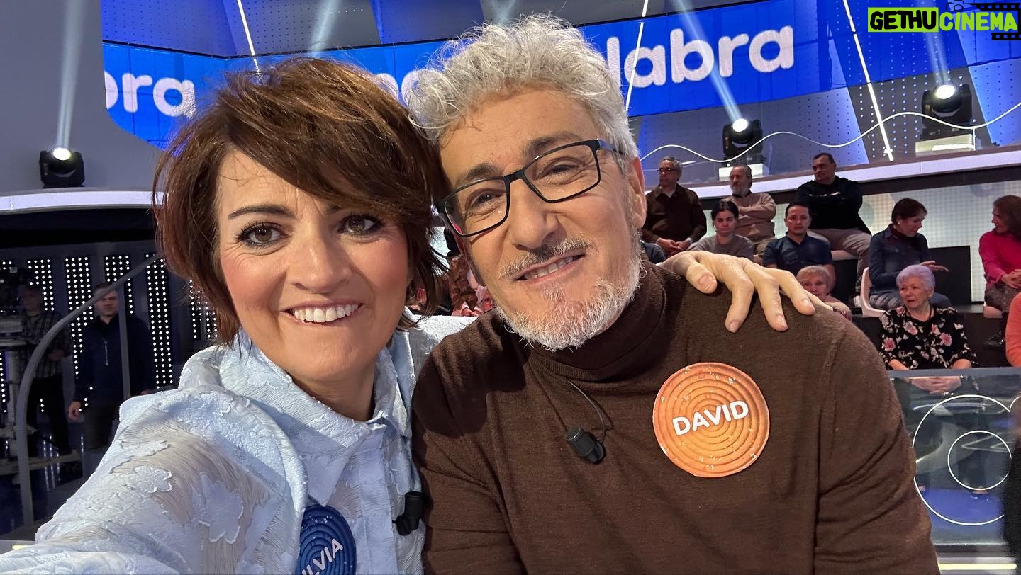 Silvia Abril Instagram - Aquí va un recopilatorio de mi paso en @pasapalabra 💙🥰🥰 No me lo pude pasar mejor, un equipo maravilloso, gracias por la experiencia @robertolealg ¿ cuándo vuelvo? La próxima me toca el rosco 😂😂😂