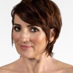 Silvia Abril Instagram - “Fue un momento de mucha convulsión interna, de rabia contra la naturaleza. Pero fue también un aprendizaje, un proceso de aceptación” El Pais Semanal me ha entrevistado junto a una docena de mujeres entre los 48 y los 50 años. Hablamos sobre cómo se vive la menopausia, los estigmas que se asocian a ella y el porqué a día de hoy sigue siendo un tabú. Fue un placer poder hablar de este tema con libertad y tratándolo con la naturalidad que se merece. Tenéis el reportaje completo en la web del @elpaissemanal 🖤 MEDIO: @elpaissemanal PH: @isabelmunoz_photographer ENTREVISTA: @monicaceberio MUAH: @marafervi