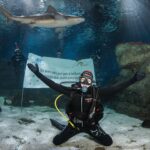 Silvia Abril Instagram – BON NADAL!! 💫 aquest any ha estat la @silviabril qui ha volgut conèixer als nostres 🦈🦈 per una bona causa. Ha triat l’ONG @yamunaongd per fer la donació de 5000€  amb l’objectiu de canviar vides per construir un futur millor donant suport als programes de protecció de dones i infància a Madagascar i a l’India❤️ #immersiosolidaria #taurons #DonacionSolidaria #FundacionYAMUNA #NavidadSolidaria #aquariumBarcelona #CambioPositivo #InmersionSolidaria #Barcelona #SilviaAbril #ONGDYamuna