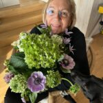 Silvia Abril Instagram – Aquí la MADRE y todo el séquito de madres al q tú has dado luz, gracias MAMA por todo , gracias y más gracias por darnos la vida y enseñarnos a ser la mejor versión de tí. Mujer tierna, amorosa, divertida, fuerte y flexible, alegre y mandona, bondadosa y generosa. Eres INSPIRACIÓN y TE AMOOOOOO aunque no te llame cada día, TE AMO!!!! FELIZ DÍA DE LA MADRE, MAMA!!! Y este año con una madre más en la família!!! BENVINGUDA @meritxell_abril !