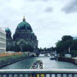 Silvina Luna Instagram - Alma viajera Acá comparto unas fotos de cuando viví unos meses en BERLIN hace dos años. Ciudad con la que tuve química desde el comienzo, donde sentí libertad y diversidad. Gente a la que no le importan las apariencias y lo de afuera. También se siente un halo fuerte de que algo la toco para siempre y se rearmó como pudo... Siguió pero eso qué pasó se huele. Berlín ciudad de conexiones reales, sin prejuicios, de mucho conocimiento, donde me animé a ir e intentarlo más allá de mi zona de confort y eso solo ya fue un triunfo. Y tuve a la mejor anfitriona, compañera, hermana 🙏NAMASTE ( mi ser interior saluda y bendice a tu ser interior) ese es el significado.. Y así siempre @mariu.alonso ✨ Alguno estuvo? Cuenten su experiencia...