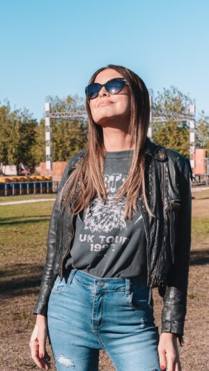 Silvina Luna Instagram - Se viene el REPECHAJE, una vuelta más por el @hoteldefamosos!!! Acá con mi amiga @majomartino entramos con todo!! 😈🔥 ANTI FAMILIA!??