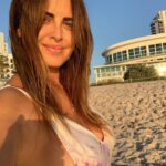 Silvina Luna Instagram - Un recuerdo de vos 🌊 junto a mi 🧜‍♀️ #extrañandoelmar