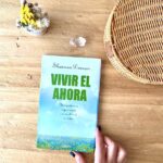 Silvina Luna Instagram – Les comparto este libro que tengo hace muchos años y es uno de mis favoritos. ⁣⁣
⁣⁣
Me dio herramientas para transformar y despertar mi potencial. Me gusta abrirlo de vez en cuando en cualquier parte.⁣⁣
Es inspirador..⁣⁣
⁣⁣
A veces las emociones son cárceles que aprisionan nuestro ser esencial y nos cierran la puerta a la vida en toda su plenitud y belleza. ⁣⁣
⁣⁣
Sin embargo, la serenidad, la aceptación de nosotros mismos, la libertad y conciencia, están ahí a nuestro alcance, bajo la tremenda tormenta emocional. ⁣⁣
⁣⁣
A través de ejercicios la autora, Shannon Duncan, te guía para tener plena conciencia del momento presente, dejando de lado los sufrimientos del pasado y el temor al futuro, para conocer el verdadero significado de nuestras emociones. ⁣⁣
⁣⁣
Y así empezar a disfrutar de la calma y la felicidad que habitan en el interior de todos. ⁣⁣
⁣⁣
Porque llegar a ser quienes realmente somos es el verdadero propósito de la existencia.