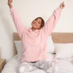 Silvina Luna Instagram - #felizmartes ¿1,2,3 o 4? 🤗 Llegó el frescor y estoy 24/7 con mi pijama @ramatbleu 🥶😂 ¿Alguien más en la misma? . . 📸 @samuelganembeauty