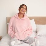 Silvina Luna Instagram - #felizmartes ¿1,2,3 o 4? 🤗 Llegó el frescor y estoy 24/7 con mi pijama @ramatbleu 🥶😂 ¿Alguien más en la misma? . . 📸 @samuelganembeauty