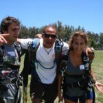 Silvina Luna Instagram - #TBT Hawaii con mi hermano 🌺 Después de momentos muy duros, en 2009, decidimos cumplir este sueño juntos. 🛫Viajamos a Hawaii y nos animamos a 𝐒𝐀𝐋𝐓𝐀𝐑 𝐄𝐍 𝐏𝐀𝐑𝐀𝐂𝐀𝐈́𝐃𝐀𝐒. Una experiencia única, poder ver el paisaje desde arriba fue increíble. Un momento muy liberador y emocionante, y lo mejor de todo, fue poder hacerlo juntos. No hay nada más lindo que cumplir sueños que siempre tuvimos y animarnos a hacerlos acompañado de personas que queremos mucho💫❤️
