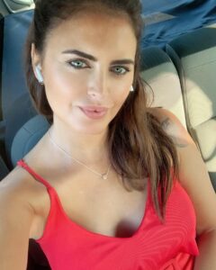 Silvina Luna Instagram - Hoy arrancamos con Divina comida por @telefe a las 23,30 hs. ⁣ ⁣ Nos encontramos por primera vez con el equipo.⁣ ⁣ Durante la semana iré subiendo todo el back 😉