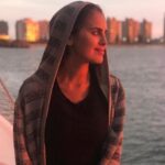Silvina Luna Instagram - "El más rico es aquel cuyos placeres son los más baratos" "The richest is the one whose pleasures are the cheapest" Henry Thoreau #mondaymotivation #grateful #gratitud #pensamientospositivos💭😌 #gratitude #motivation