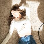 Silvina Luna Instagram - Inspirada en unos de los lugares preferidos de mi Hogar..sobre esta alfombra súper cozy que amo de @bazharsargentina Quería contarles que TODAS LAS ALFOMBRAS TIENEN DESCUENTOS🌈 12 cuotas sin interés o 10%off extra pagando por transferencia bancaria Además envíos gratis a todo el país en compras superiores a $7000 Te invito a conocerlas online.bazhars@gmail.com 🔝🫶 PH: @mattiasg_v Lindo domingo para ustedes 💋💋