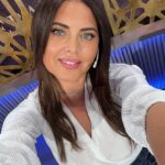 Silvina Luna Instagram - ¿QUIÉN SE ANIMA? 🤗 Peinada y lista en 10 minutos con el secador y cepillo de @gamaitaly.ar 😍 #tutorial de #lunes 😉 ☑️ Secador SENSI MOON - Emite iones para generar un efecto anti frizz y brinda brillo al cabello. ☑️ Cepillo INNOVA MINI - Desvoluminazo, anti frizz, da brillo, suaviza, y alisa el cabello. ⚠️ DATO: Tenes un 10% de DESCUENTO en tu primera compra en la tienda oficial de @gamaitaly.ar 👉🏻 www.tua.com.ar
