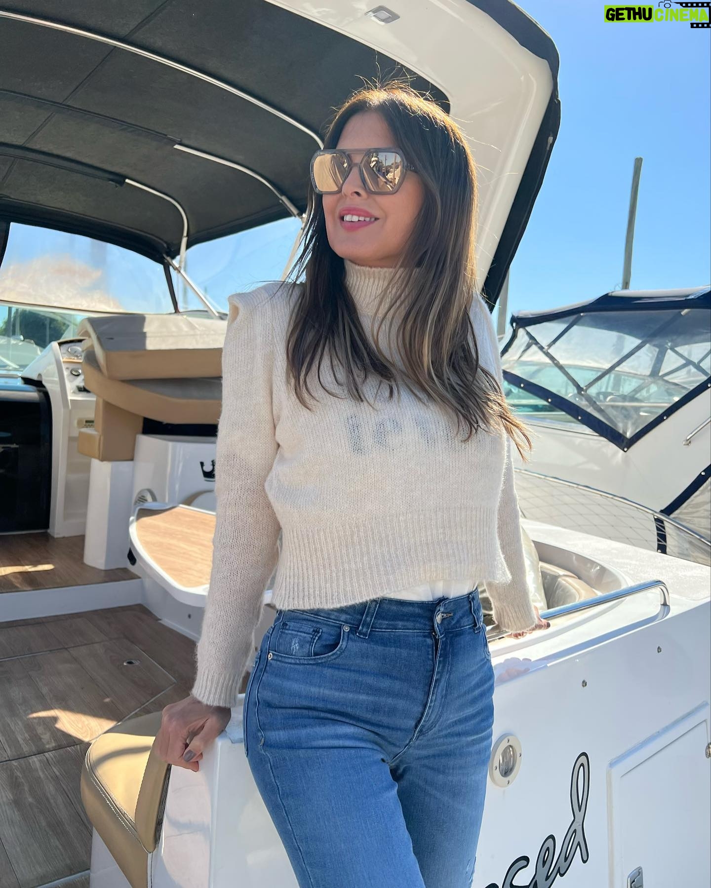 Silvina Luna Instagram - “Nada hace que la felicidad sea más inalcanzable que tratar de encontrarla” ✨ #simplelife #simpleyconsciente #lavidaesahora #blessed . . . @tipadenim @infiniteyewear @urbancowarg @kosin_oficial