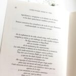 Silvina Luna Instagram – Les comparto este texto, es una oración de afirmación del libro “Usted puede sanar su vida” de Louise Hay.⁣ ⁣
En este libro ella habla de cómo lesiones físicas o enfermedades, están en realidad ligadas a emociones.⁣
⁣
Conocer qué emoción dio lugar a ese problema de salud, nos permite a ser consciente y afrontarlo.⁣
⁣
Hace poco me esguince el tobillo izquierdo. Fui de inmediato al libro y  descubrí que el lado izquierdo del cuerpo representa el linaje femenino. Supe que la torcedura simbolizaba en realidad algo más importante. Representa nuestra capacidad para recibir sin sentirnos culpables.

Conocías el libro?