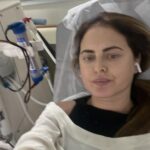 Silvina Luna Instagram – Les comparto esta rutina nueva en mi vida. Al principio lo  viví con angustia por lo nuevo e inesperado, pero luego pase a una etapa de aceptación de lo que es. Esta máquina que tengo conectada a mi, hace el trabajo de los riñones. Así que sintiendo agradecimiento. Sin esta máquina no podría vivir. Esto lo hago 3 veces por semana 4 horas. Hasta que pueda transplantarme. Todavía no estoy en lista porque se tienen que ver otras cosas antes. Así que con la idea de seguir viniendo un tiempo más. A veces me canso, me duele todo, no se me pasa mas.. esto es día a día en base a como me siento organizo el día. Mandenme buena energía Y de esta salimos!! 🙏