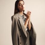 Simay Barlas Instagram – Women’s Shine 🌸
Röportaj: @aysecaglakucuk @sryzcglu 
Fotoğraf: @iammesutyazici
Styling: @aliarisso 
Makyaj: @shahrzad.naseri
Saç: @mehmetbyrakdar
Fotoğraf Asistanı:@semih.sunmaz
Styling Asistanı: @gsyceri
Mekan:  @csasahne
@womensshinemag 🤍