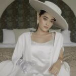 Simay Barlas Instagram – S İ M A Y ✨ 

@simaybarlass @gardiropmagazin #gardiropcover #gardiropmagazin
 
Yeni sayımız tüm dijital platformlarda ✨ 
 
#simaybarlas
Yayınlar Direktörü: @gulay_ozdemir 
Video: @sam_paparazzii 
Fotoğraflar: @ozanbalta
Moda ve Güzellik Direktörü: @caglakucukdereli 
Stil Danışmanı: @mehtapstefou
Saat: @longines
Saç: @atakangelisli
Makyaj: gamzetepee 
Kurumsal İletişim: @mine.gunduz
Marka İletişimi: @yoncayalki
Fotoğraf Asistanı: @alexa.kov 
Prodüksiyon: @nutekstudio
Teşekkürler @yaseminozbuduntm @miraykaya @aysegulsabirlio
Mekan: @jwmarriottistanbulbosphorus