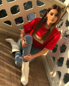 Simay Barlas Instagram -