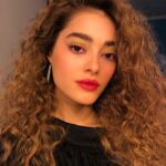 Simay Barlas Instagram -
