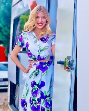 Simge Selçuk Instagram - 🦋🪻2ci ev karavan. #kardeşlerim #ngmedia #set #atv
