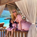 Simge Selçuk Instagram - 🌺🌸🌼 Tüm annelerin Anneler Günü kutlu olsun🙏🥰🥰💕💕💕🧿 @titanicluxurycollection