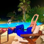 Simge Selçuk Instagram – 💙💚Bazı geceler çokzel😉 Ve “Bazı kimseler sizden hiçbir zaman hoşlanmayacak. Çünkü sizin ruhunuz, maneviyatınız onların şeytanlarını rahatsız eder.” Denzel Washington. (ve artı sizin masumiyetiniz ! )