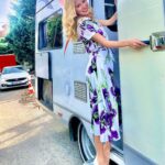 Simge Selçuk Instagram - 🦋🪻2ci ev karavan. #kardeşlerim #ngmedia #set #atv