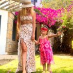 Simge Selçuk Instagram - 🌸 Tabii olan , doğal olan, insanî olan herşey, bu dünya sana ve senin nesline emanet küçük Sevgi Elçim💕💕🧿