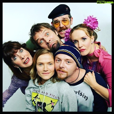 Simon Pegg - 71.3K Likes - A little seen alternative promo shot from the second (and FINAL) series of Spaced. Love these people with all my heart. 👽❤️