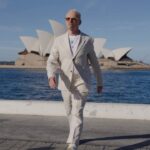 Simon Pegg Instagram - Just hanging out in Sydney Harbour, not taking myself too seriously. 😎🇦🇺
