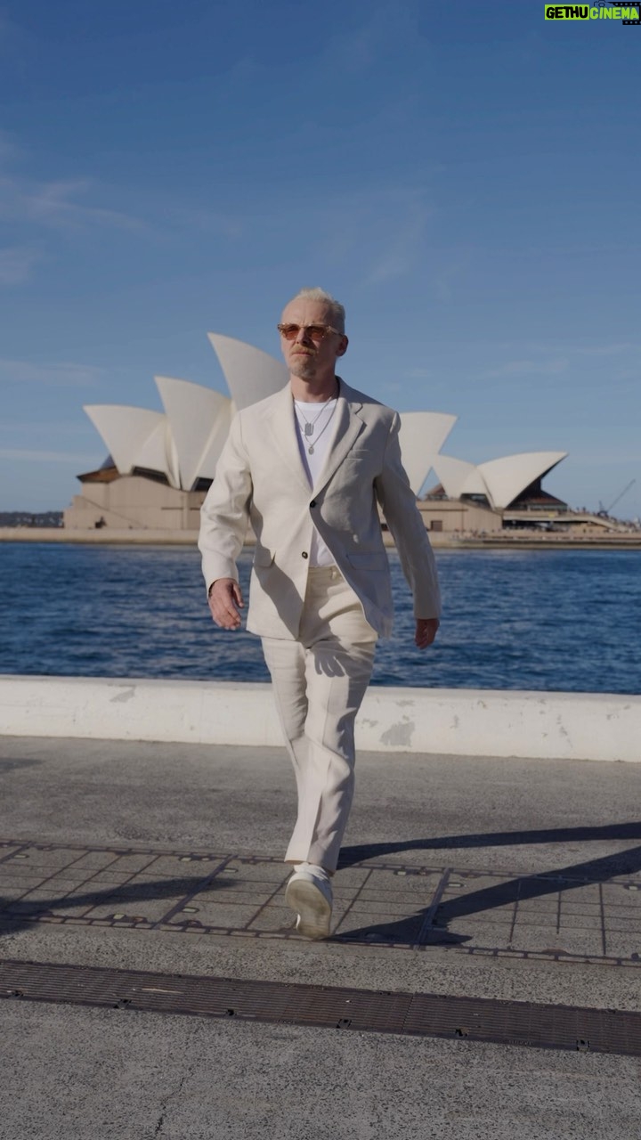 Simon Pegg - 46K Likes - Just hanging out in Sydney Harbour, not taking myself too seriously. 😎🇦🇺