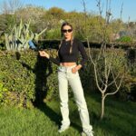 Sinem Kobal Instagram - Kizlar🐣🐣 , suluklar , rüzgargülü haziriz 😎🍭🙌