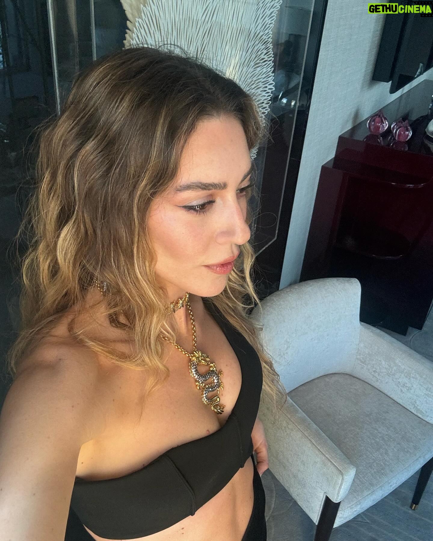 Sinem Kobal Instagram - About the night 🌹 girls 💌🐉