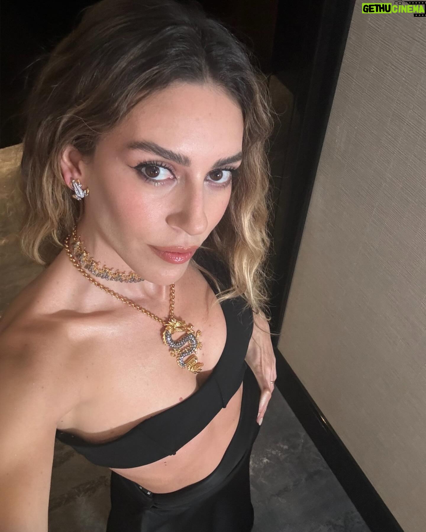 Sinem Kobal Instagram - About the night 🌹 girls 💌🐉
