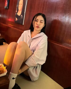 Siriamol Onkoon Instagram - 🥂🌕🥀