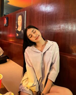 Siriamol Onkoon Instagram - 🥂🌕🥀