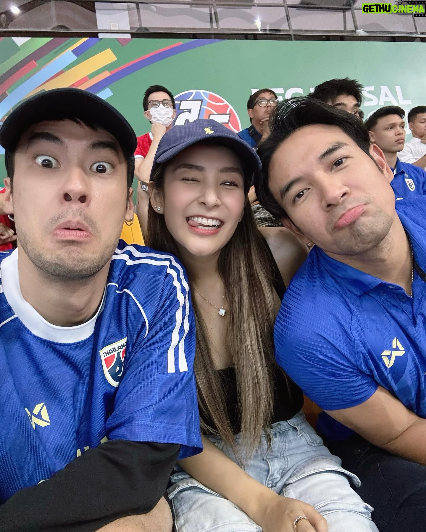 Sirin Preedeeyanon - 44.2K Likes - รวมตัวกันโดยไม่ได้นัดหมายปะ🤪