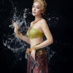 Sirin Preedeeyanon Instagram – Happy Songkran ka💦
Makeup @sarunya_milano

Hair @tungpui69 @khanawut_ruangroj 
@mairatchada1 

Outfit @iamphetamean 

Stylist @criscrisii 
Dresser @ppppppluem 
@crexmm 
Co-ordinator @athenzy
Photographer @amatyai 
Studio @chamniseye
Manager @mairatchada1