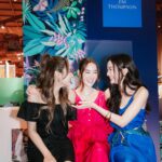 Sirin Preedeeyanon Instagram - มาทำงาน❎ มาเล่นกับเพื่อน✅ ดุ้กดิ้กไม่หยุดเพราะรองเท้าใส่สบายเกิน😳 @fitflopthailandofficial @jimthompson.official #FitFlopxJimThompson #FitFlopThailand #FitFlop