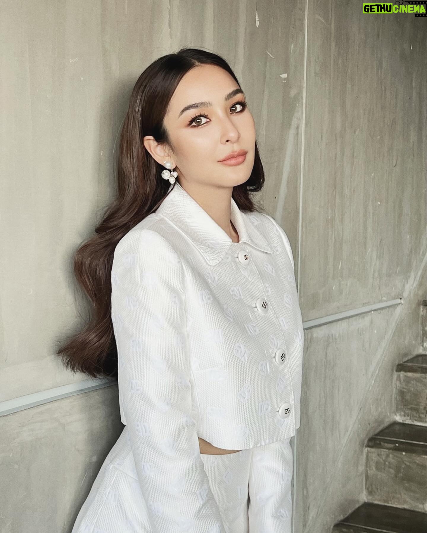 Sirin Preedeeyanon Instagram - Outfit @dolcegabbana Stylist @criscrisii Makeup @thanva.mua Hair @sarunya_milano Manager @mairatchada1